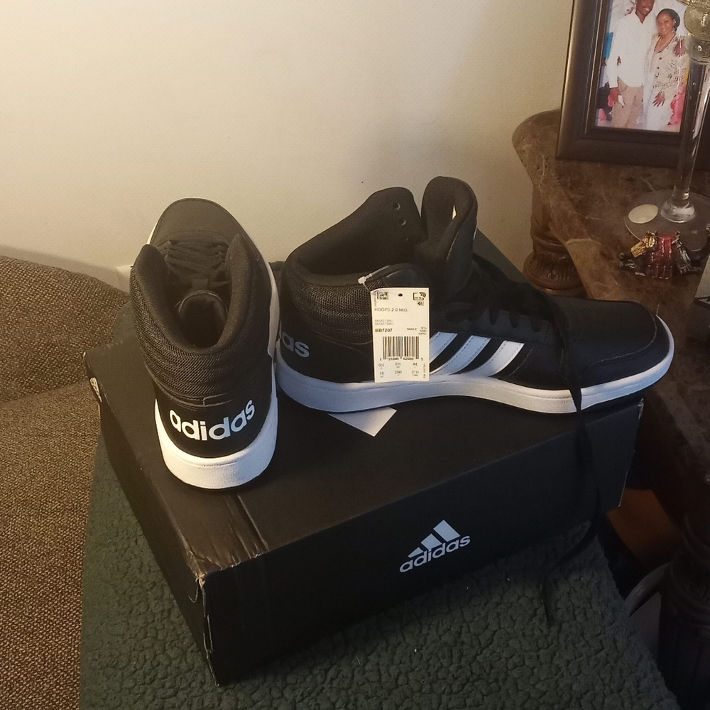 Adidas - Picture 3 of 4